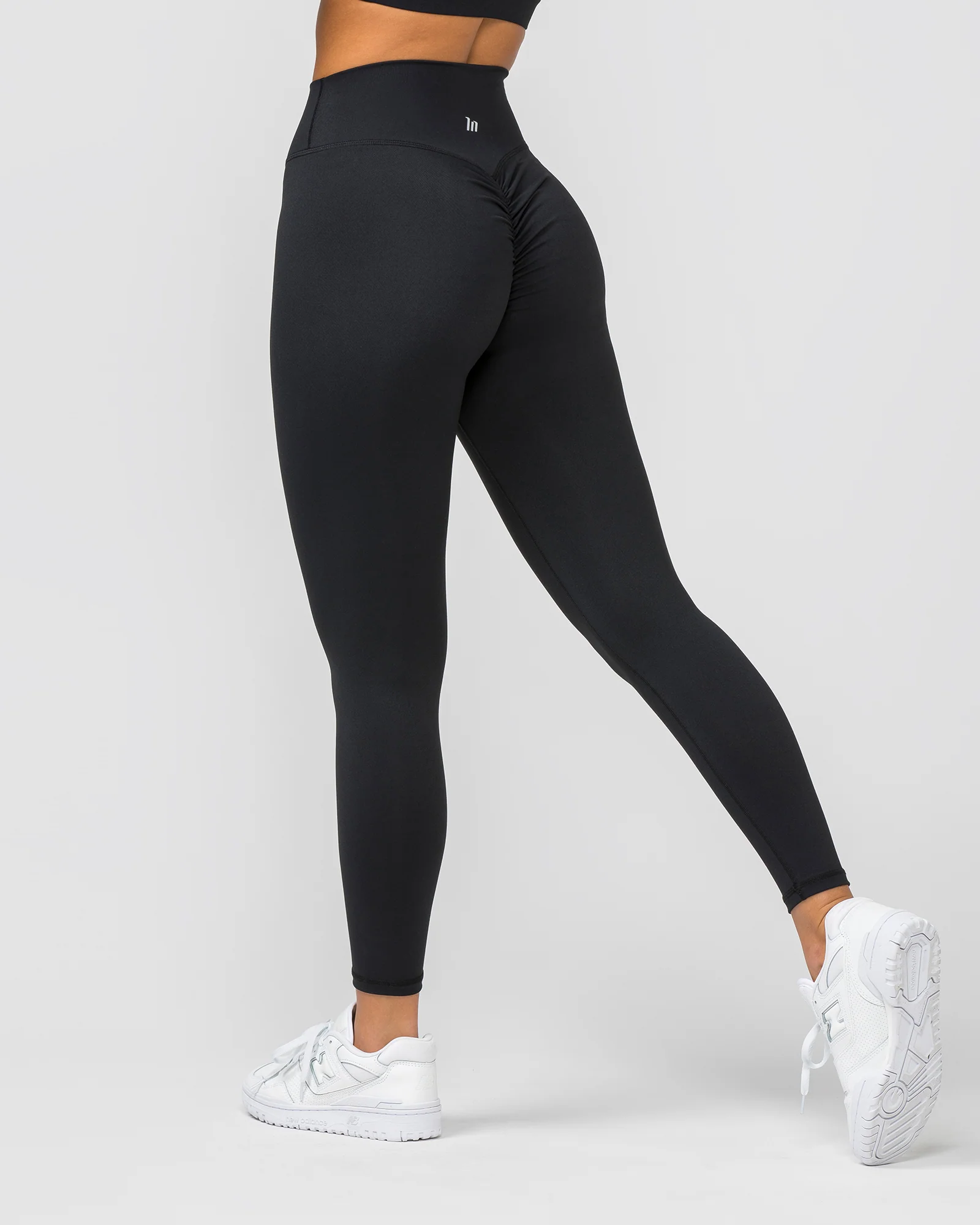 Signature Scrunch Ankle Length Leggings - Black - Image 4