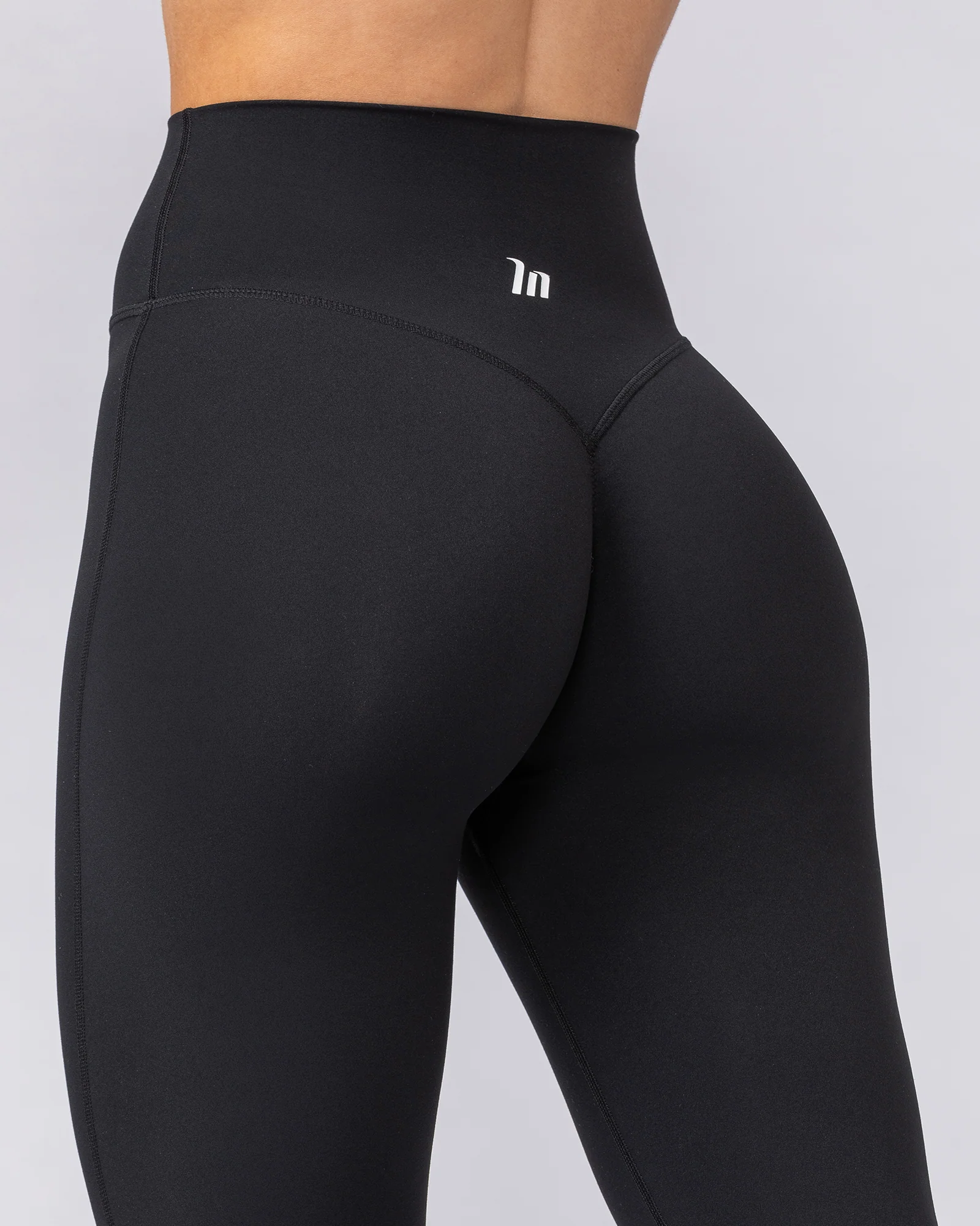 Aura Peachy Invisible Scrunch Ankle Leggings - Black - Image 5