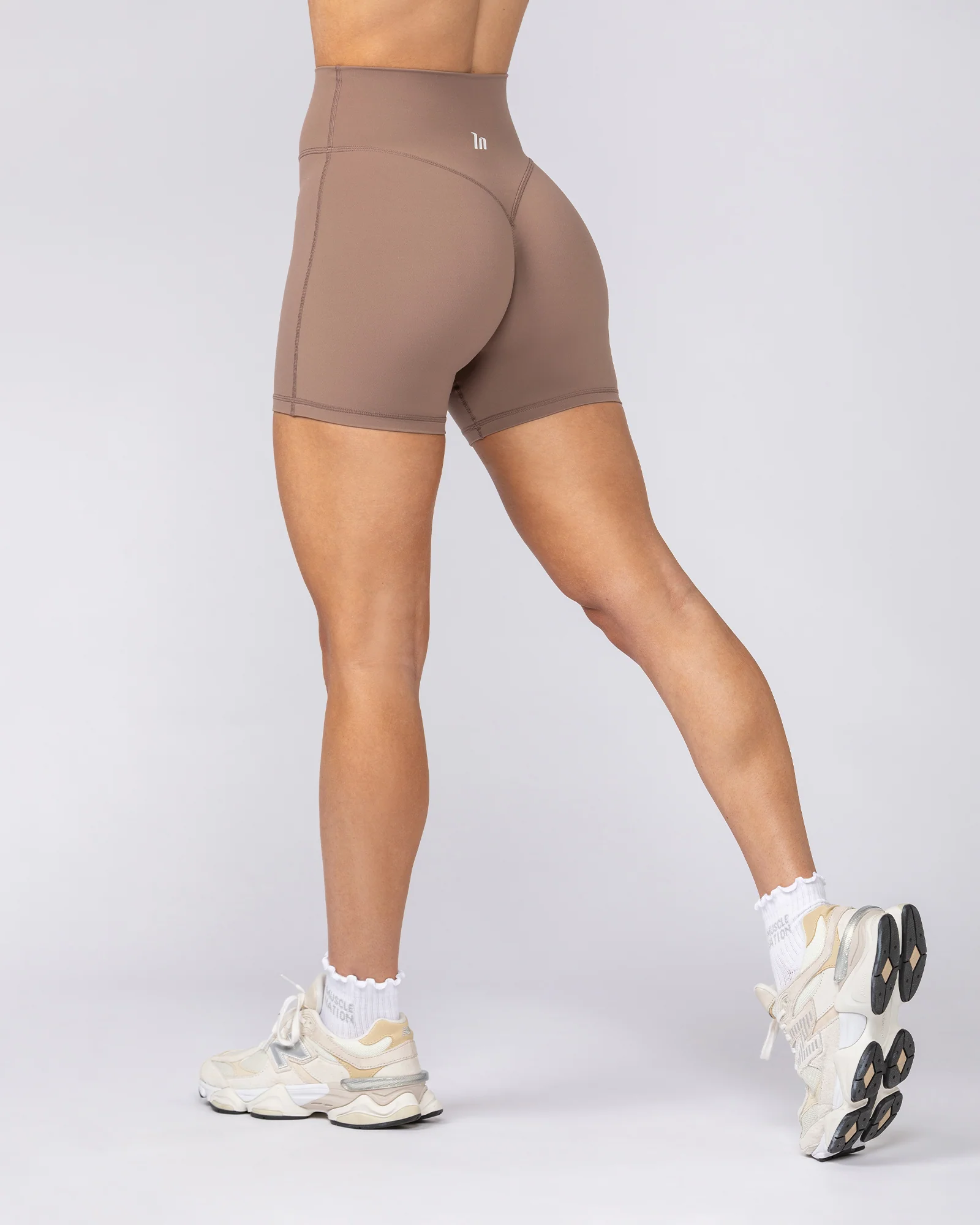Aura Peachy Invisible Scrunch Midway Shorts - Cookie - Image 5