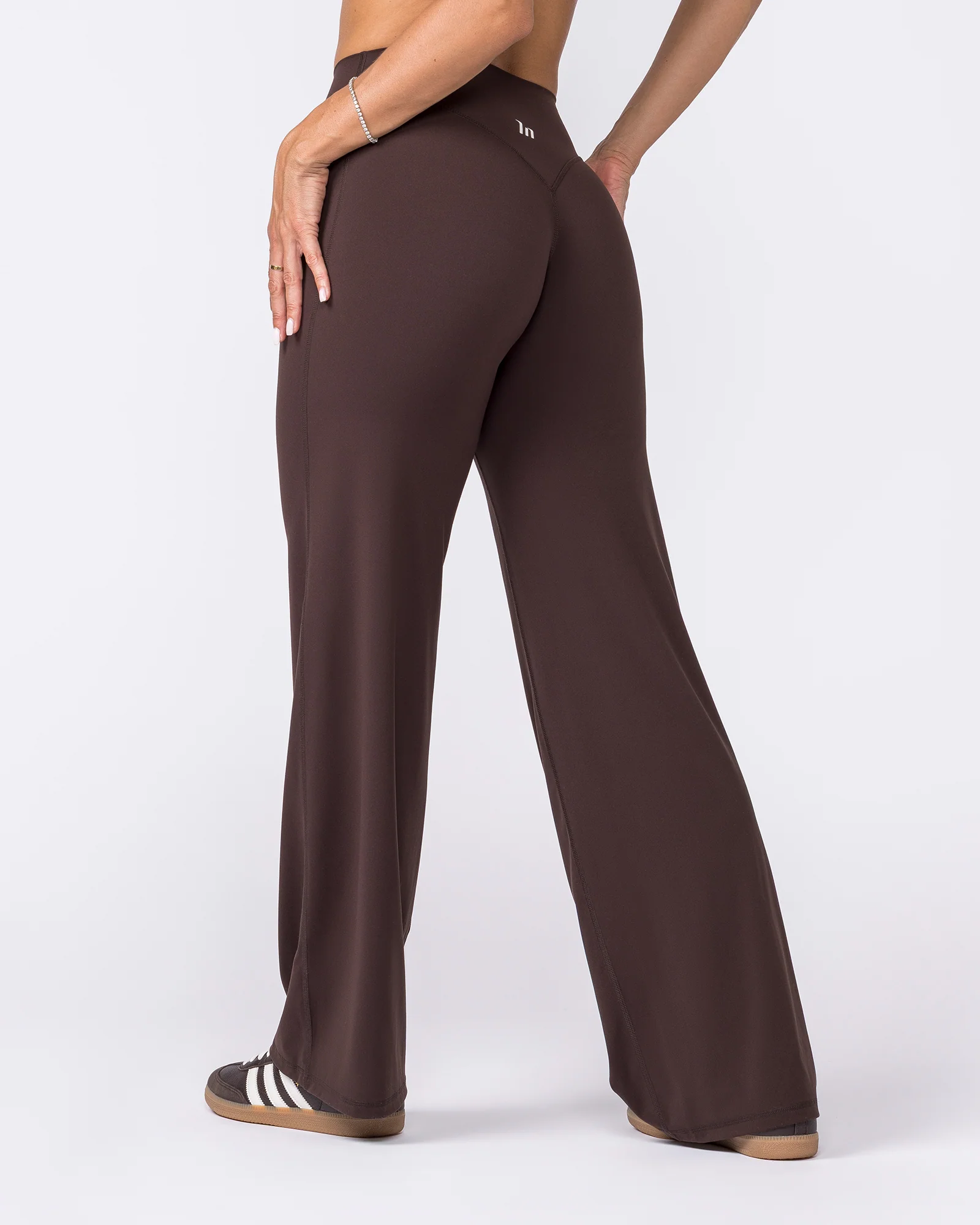 Aura Straight Leggings Short - Cocoa - Image 4