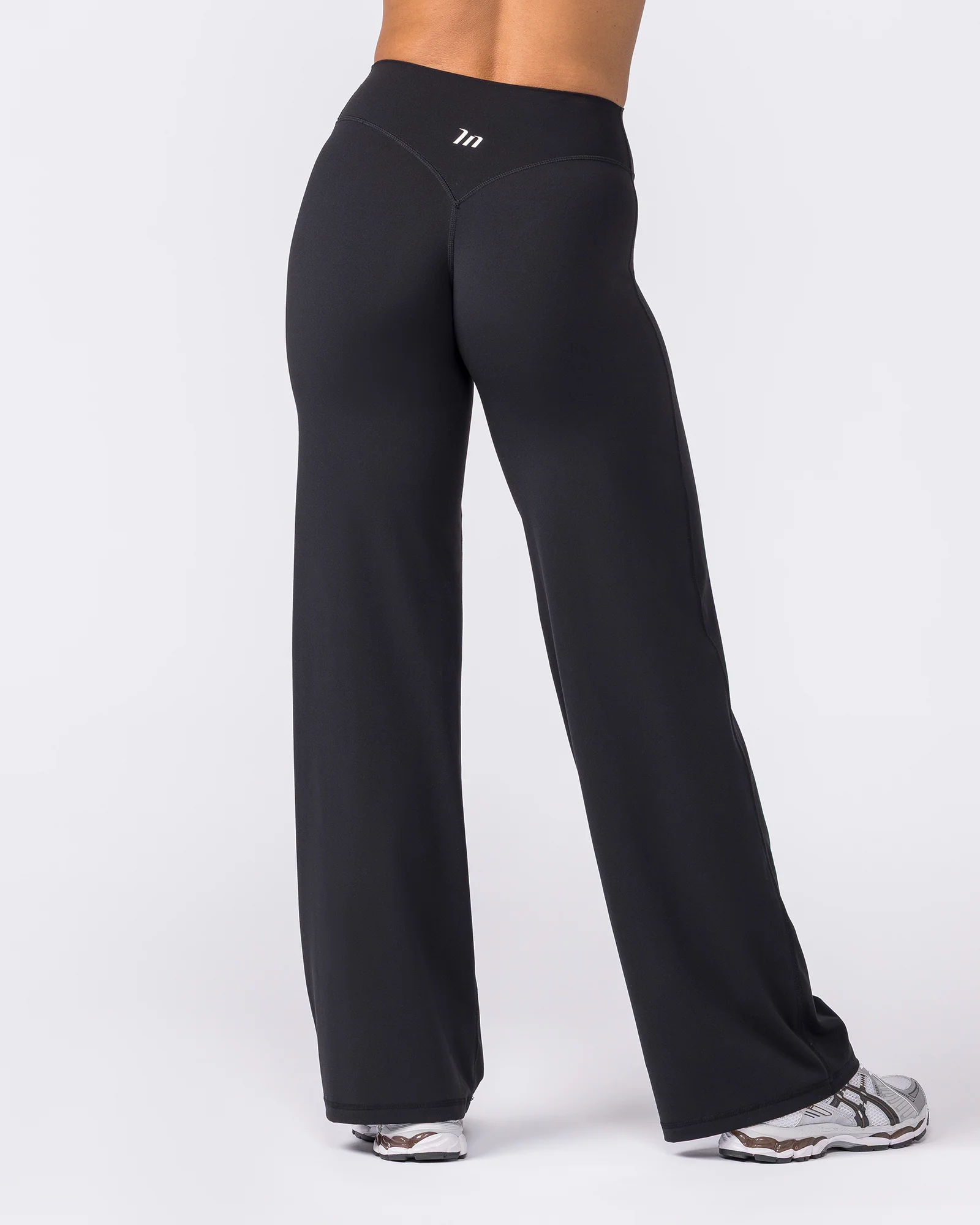 Aura Straight Leggings Short - Black - Image 7
