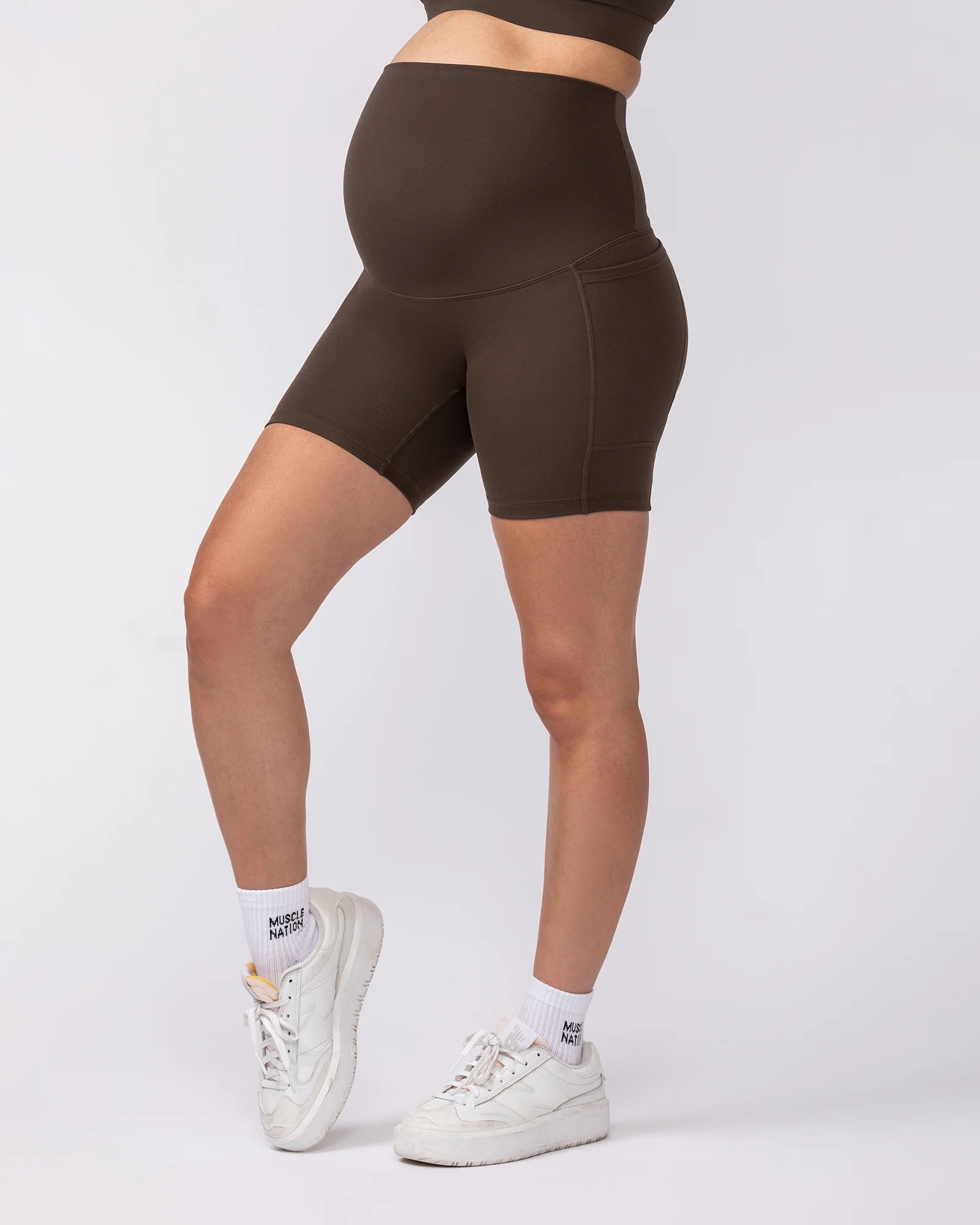 Maternity Everyday Pocket Bike Shorts - Deep Brown - Image 3
