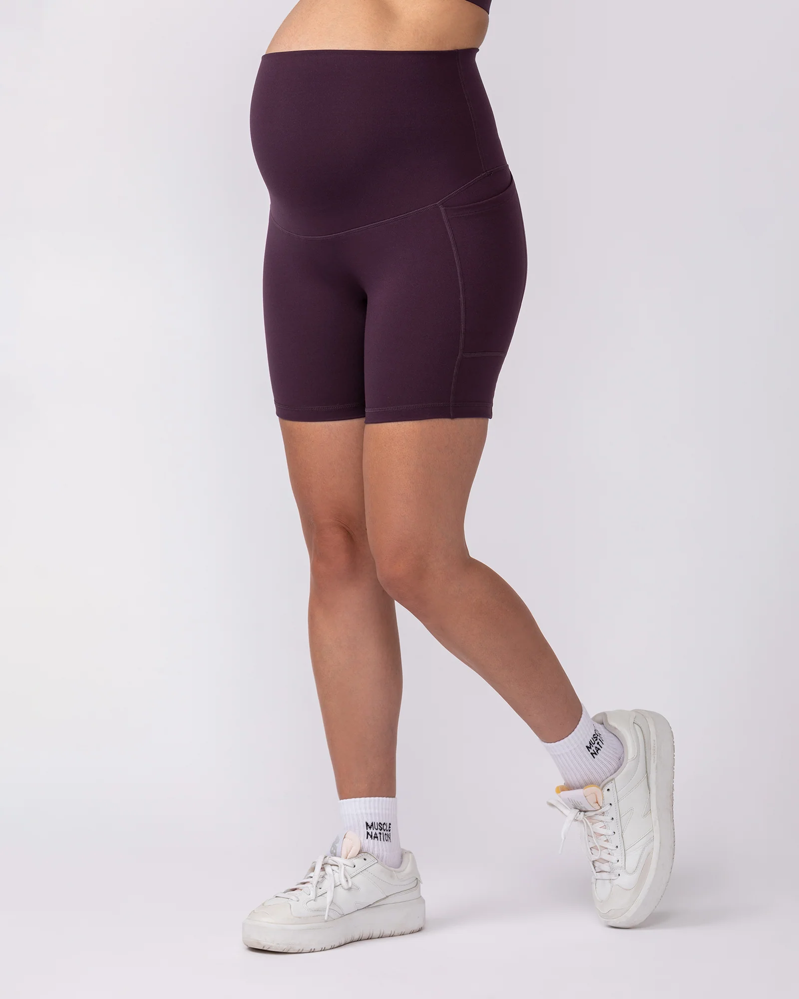 Maternity Everyday Pocket Bike Shorts - Midnight Plum - Image 3