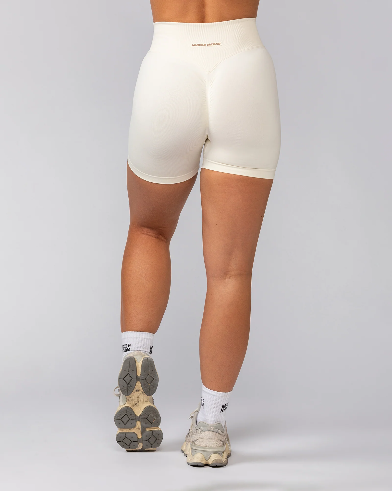 Sculpt Seamless Midway Shorts - Travertine - Image 5